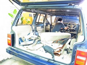 希少94年式のチェロキーLTDベージュ！バラバラ作業中！