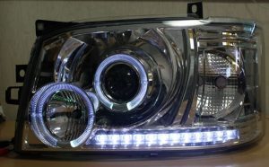 ヘッドライト交換！！